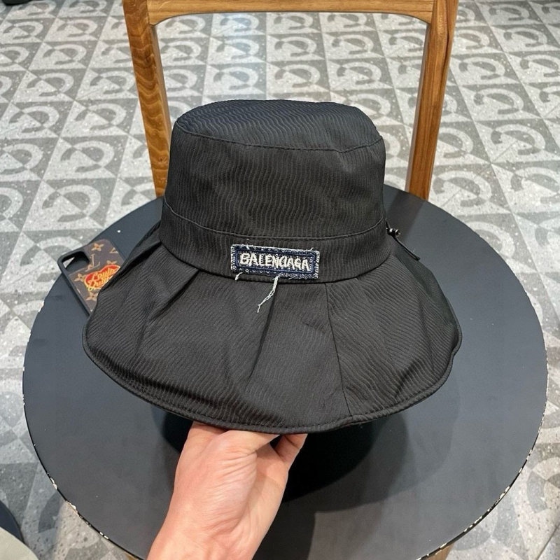 BALENCIAGA